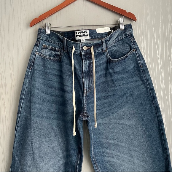 Relaxed High-Rise Blue Jeans with Drawstring - Picture 3 of 10